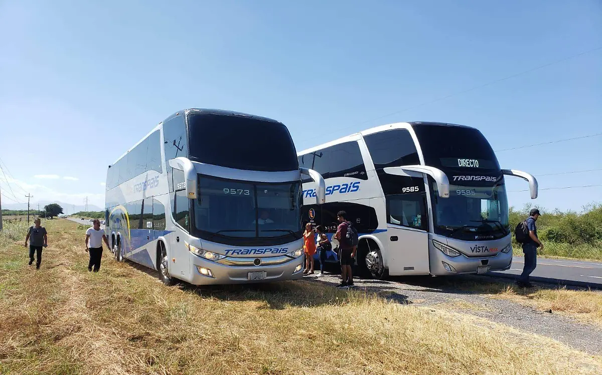 Guardia Estatal atendió incendio de automóvil y apoyo a conductor de autobús SSPT (1)